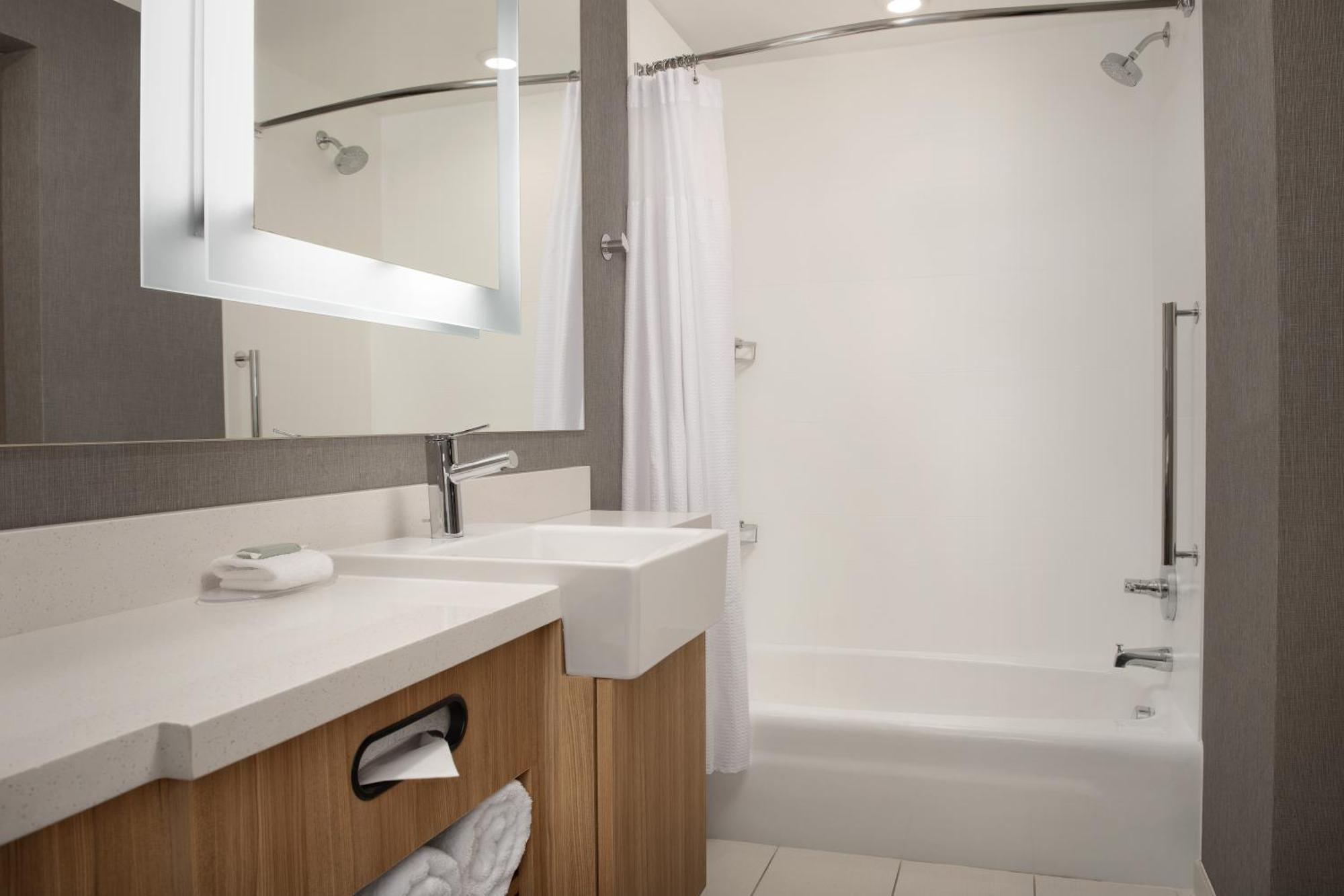 Springhill By Marriott Charleston Airport & Convention Center 3*